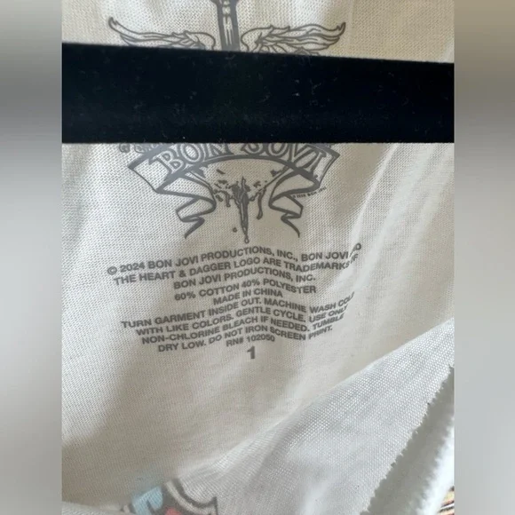 Torrid Bon Jovi Relaxed Fit Boxy Tee 1X - Picture 4 of 4